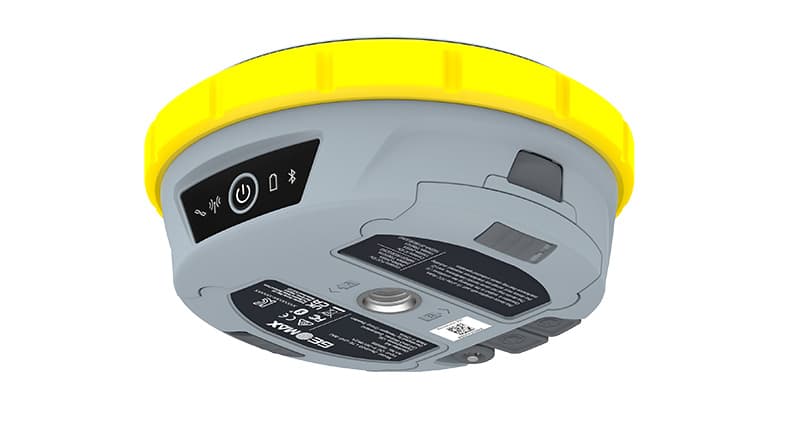 GeoMax Zenith55 surveying in the field